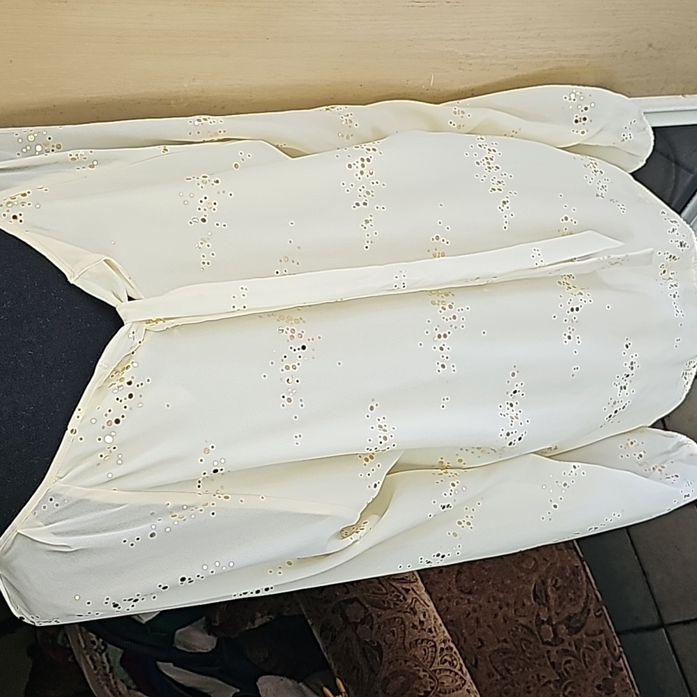 Creme blouse with sparkles - Picture 9 of 15